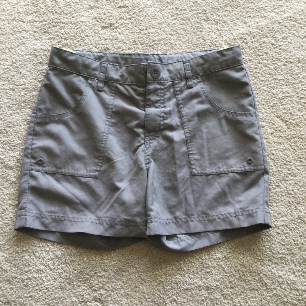 EUC North Face girls gray hiking shorts size 10/12